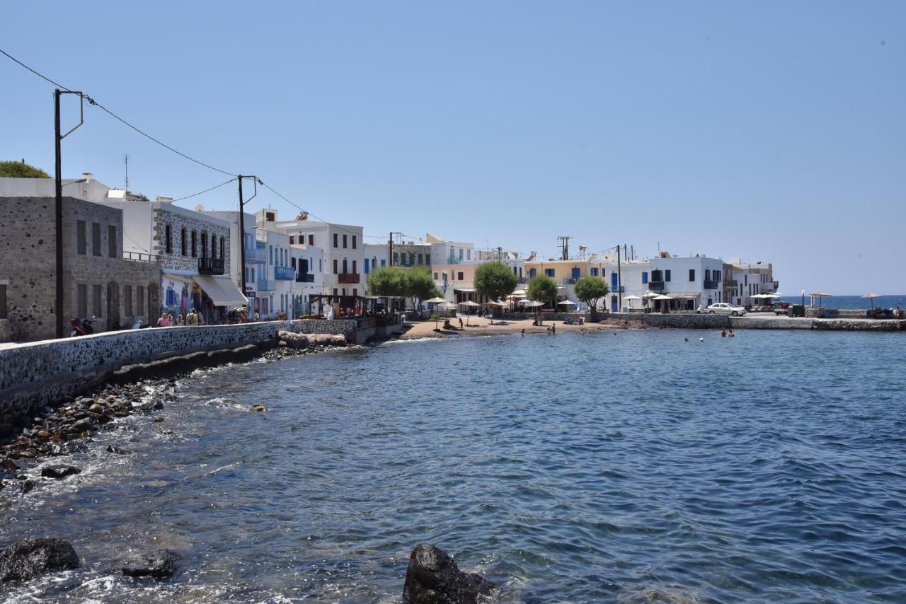 Traditional House By The Sea Mandrákion エクステリア 写真