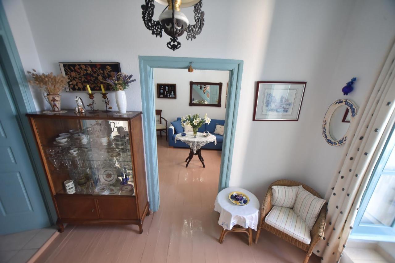 Traditional House By The Sea Mandrákion エクステリア 写真