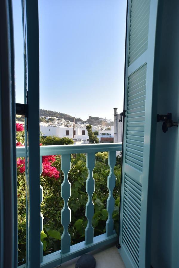 Traditional House By The Sea Mandrákion エクステリア 写真