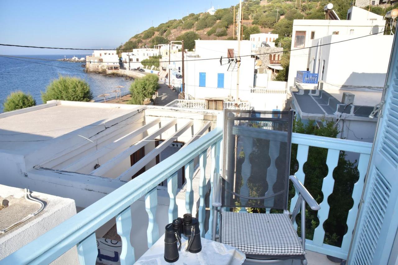Traditional House By The Sea Mandrákion エクステリア 写真