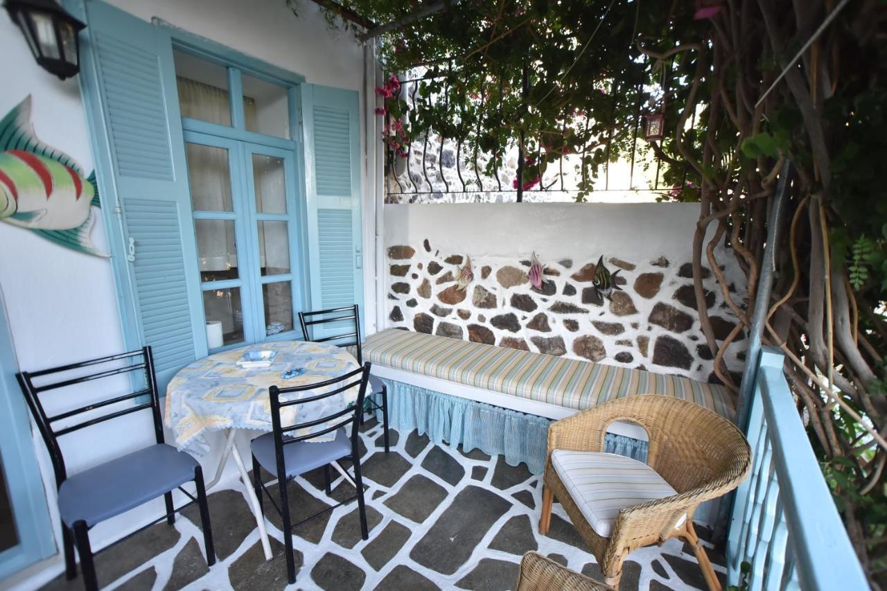 Traditional House By The Sea Mandrákion エクステリア 写真