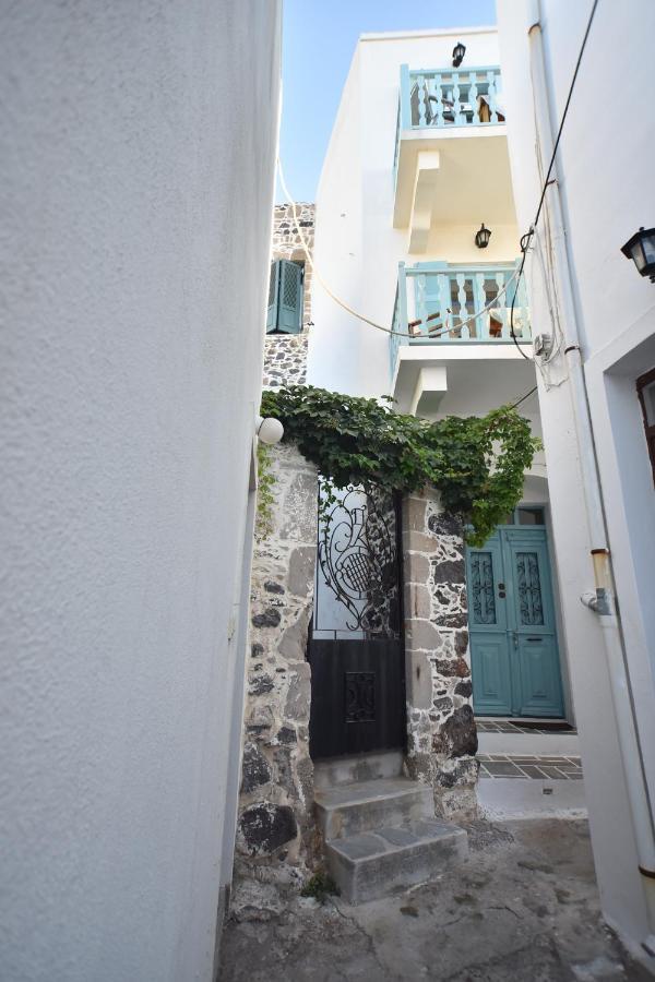 Traditional House By The Sea Mandrákion エクステリア 写真